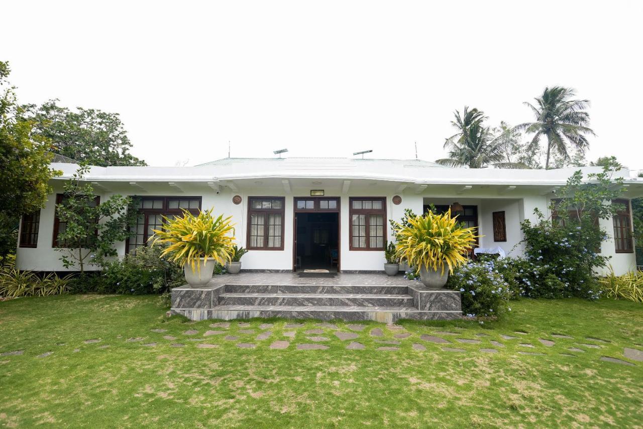 Man Mountain Villa Matale Kültér fotó