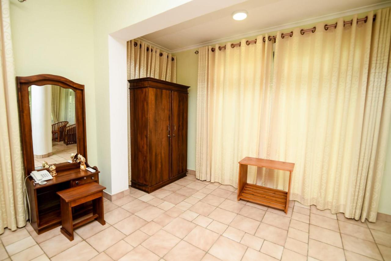Man Mountain Villa Matale Kültér fotó